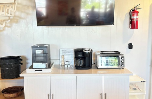 Davis Park House | Davis Park Waterview, 4th House from Ocean, WiFi, Pool, AC/Heat