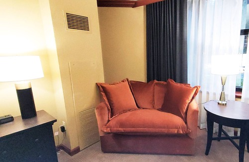 Olympic Valley Resort | Dav’s Plush Ski-in/Ski-out Studio Condotel with Forest View @ 400 Squaw Creek Rd