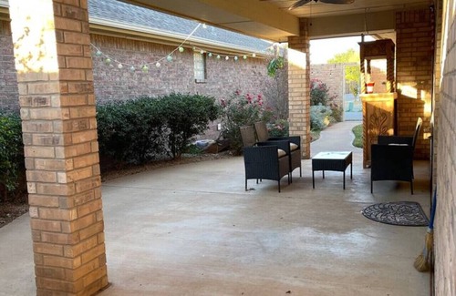 Lubbock House | Dawkins Retreat 3/2 Quiet Upscale