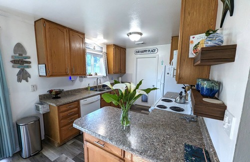 Brookings House | Dawson's Landing, by the beach! 5-minute walk to beach access!