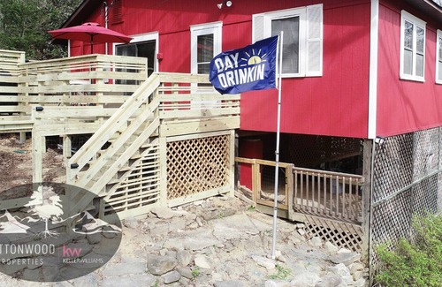 Chimney Rock Cottage | Day Drinkin - Cottonwood Properties