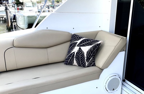Benner Boat Rental | Day or Night charters! Seas the Moment! 42' Charter Yacht- 2 beds 2 baths