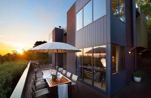 Daylesford House | Daybreaker Summary: D