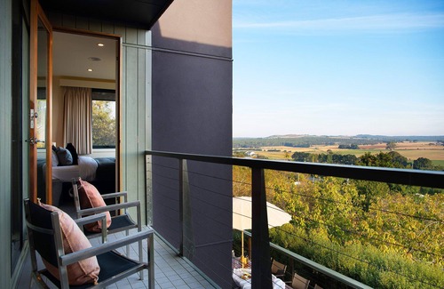 Daylesford House | Daybreaker Summary: D