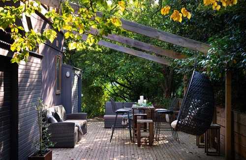 Daylesford House | Daybreaker Summary: D