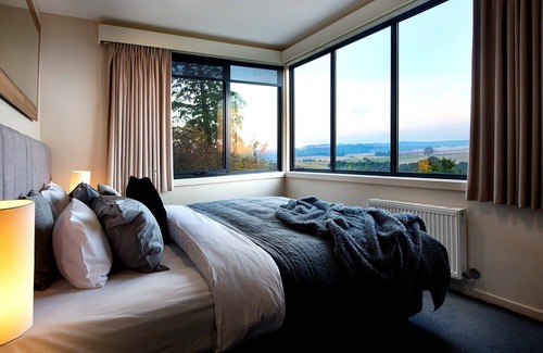 Daylesford House | Daybreaker (With Car Parking)