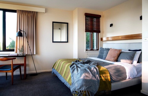 Daylesford House | Daybreaker (With Car Parking)