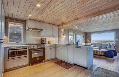 Tolovana Park House | Daydreamer - Beachfront! - Beachcomber Vacation Homes