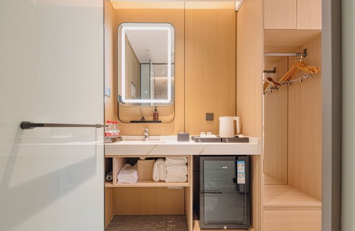 Changning Hotel | Dayin Serene Garden Hotel - Shanghai Hongqiao North Xinjing Metro Station