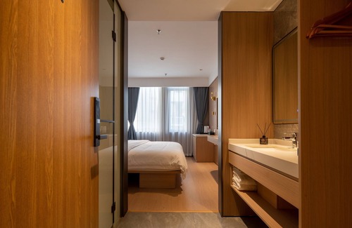 Changning Hotel | Dayin Serene Garden Hotel - Shanghai Hongqiao North Xinjing Metro Station