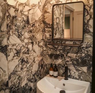 Bath House | Daylily Cottage in Central Bath