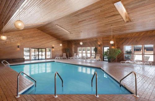 Eagle River Hotel | Days Inn by Wyndham Eagle River