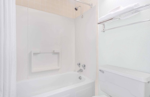 Lavonia Hotel | Days Inn by Wyndham Lavonia