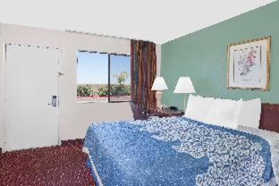 Lost Hills Hotel | Days Inn by Wyndham Lost Hills