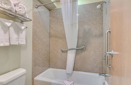 Lubbock Hotel | Days Inn by Wyndham Lubbock South