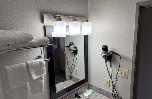 Muncie Hotel | Days Inn by Wyndham Muncie -Ball State University