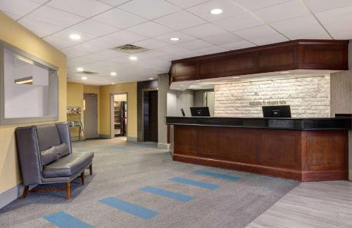 Niagara Falls Hotel | Days Inn by Wyndham Niagara Falls Near The Falls