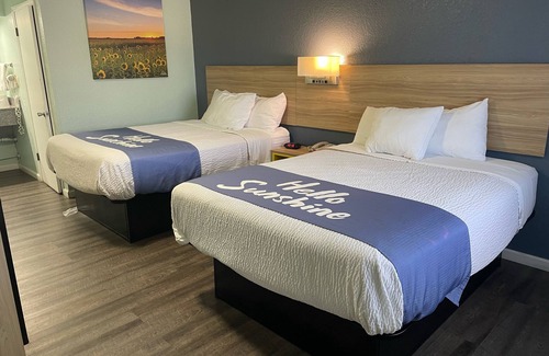 Pratt Hotel | Days Inn by Wyndham Pratt