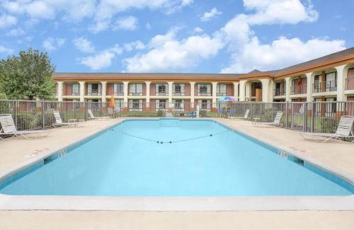 Ruther Glen Hotel | Days Inn by Wyndham Ruther Glen Kings Dominion Area