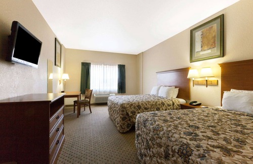 Southside Hotel | Days Inn by Wyndham San Antonio at Palo Alto