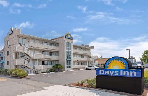 Licton Springs Hotel | Days Inn by Wyndham Seattle North of Downtown