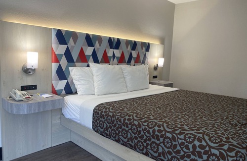 Peachtree Corners Hotel | Days Inn & Suites by Wyndham Peachtree Corners/Norcross