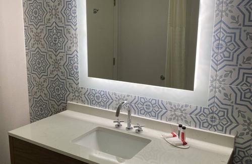 Peachtree Corners Hotel | Days Inn & Suites by Wyndham Peachtree Corners/Norcross