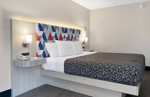 Peachtree Corners Hotel | Days Inn & Suites by Wyndham Peachtree Corners/Norcross