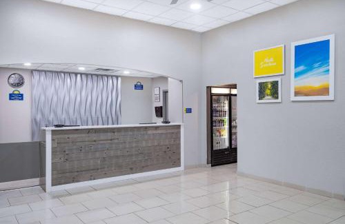 Niagara Falls Hotel | Days Inn & Suites by Wyndham Niagara Falls/Buffalo