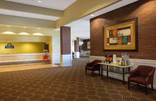 Tallahassee Hotel | Days Inn & Suites by Wyndham Tallahassee Conf Center I-10