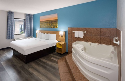 Indianapolis Hotel | Days Inn & Suites by Wyndham Northwest Indianapolis