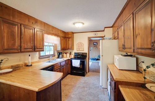Dayton House | Dayton Home w/Pool & Deck on 37 Private Acres!