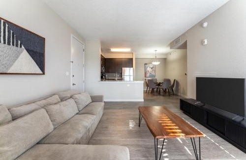 Daytona Beach Apartment | Daytona 2BR w Parking – Family Pet Friendly