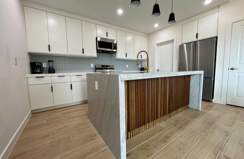 Brownsville Condo | Daytona Beach A - Modern & Cozy 3BD/2.5BA - WiFi
