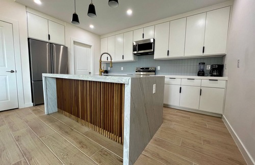 Brownsville Condo | Daytona Beach B - Sleek & Stylish 3BD/2.5BA - WiFi