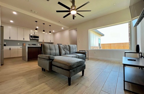 Brownsville Condo | Daytona Beach B - Sleek & Stylish 3BD/2.5BA - WiFi