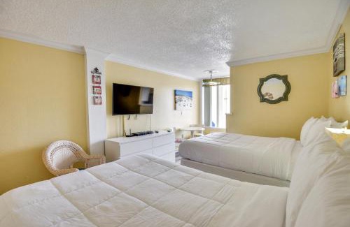 Lenox Park Apartment | Daytona Beach Studio with Private Lanai 1 Mi to Pier