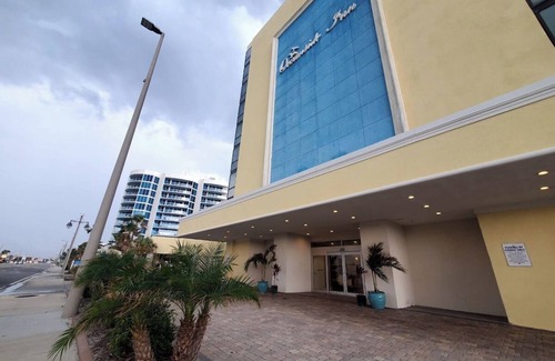 Daytona Beach Apartment | Daytona Beach Sunrise retreat