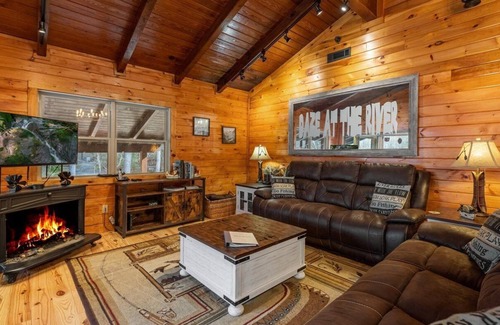 Blue Ridge Cabin | DAZE AT THE RIVER