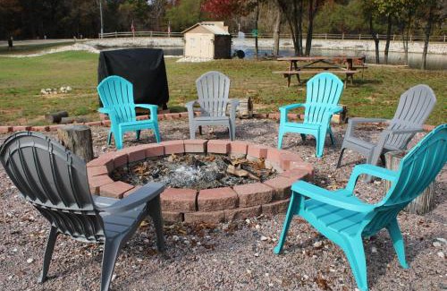 Kingston Hotel | Daze Off Suite 6 - Pet Friendly Suite by The Lodges at Fossil Creek