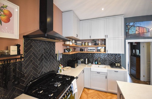 Clifton Apartment | Dazzling 1 Bed Apartment in Clifton