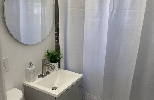 St. Petersburg House | Dazzling 2/1 near Gulfport/St. Pete beach
