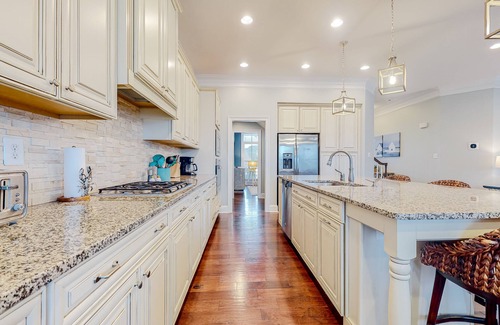 Sun Ridge House | Dazzling Bayside Resort home with pools, gym, & athletic court - close to beach