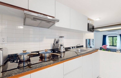 Downtown Cancun Hotel | Dazzling, centrally located apartment with luxe finishes and a shared pool