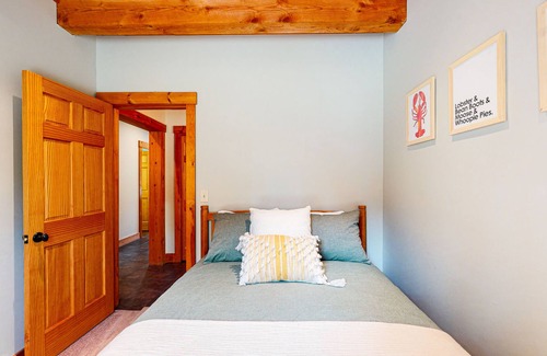 Kingfield House | Dazzling dog-friendly lodge with stunning views, game room, firepit & W/D