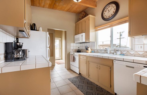 Opal Cliffs House | Dazzling Family Beach Retreat: HOT TUB, BIKES, SURF BOARDS, BBQ, BEACH ACCESS