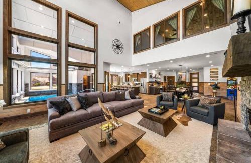 Wears Valley House | Dazzling New Lux Bowling Pickleball Pool Mtn Views