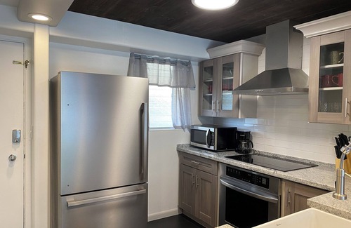 McCully - Moiliili Apartment | Dazzling Waikiki Apt Sleeps 7-excellent A/C & PARKING included