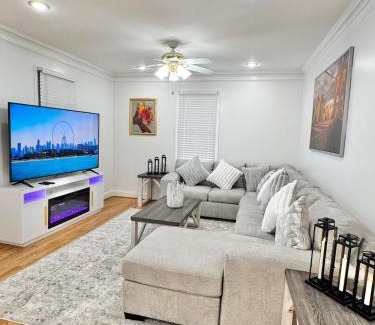 Douglas Park House | DC Getaway Cozy 4BR Oasis by Metro and Airports