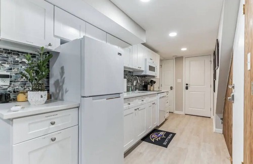 Cleveland Park Apartment | DC Guest Suite Walkable, Parking, Pets Welcome